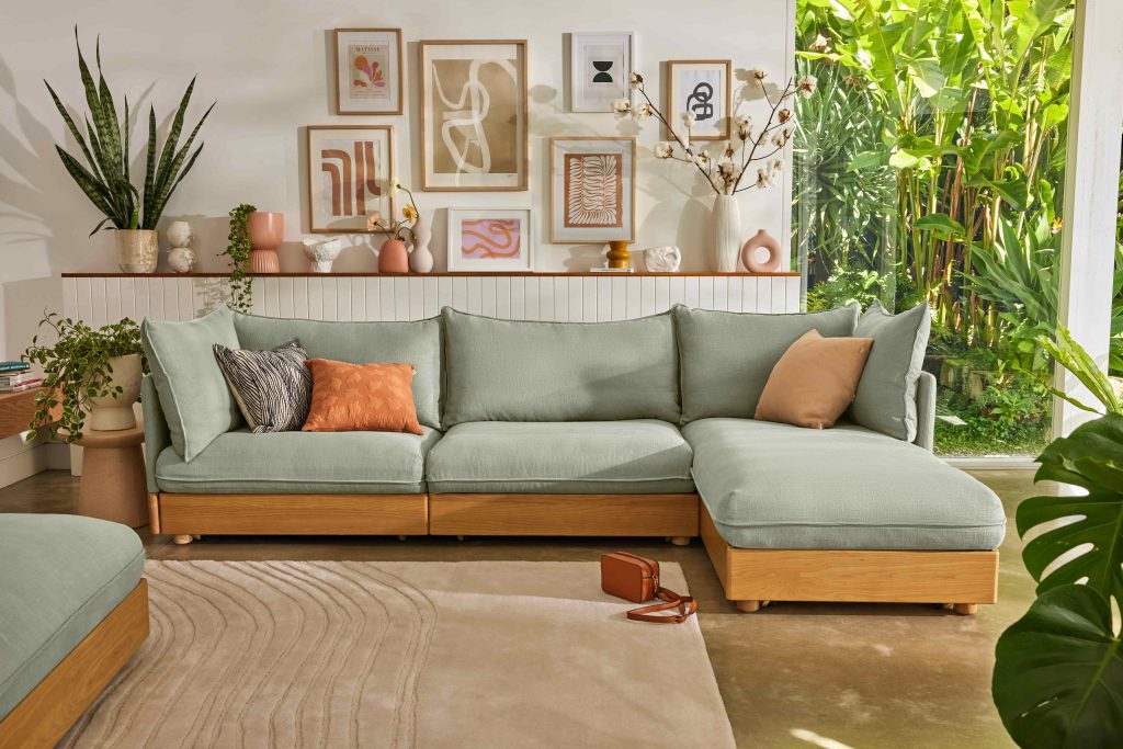 Getaway Sofa Luxe Edition with Chaise: in Kakadu